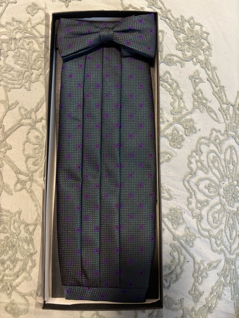 Classic Men's Cummerbund and Bow Tie Set in Dark fabric with Purple Dots